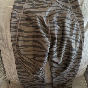 Old Navy Zebra Print Leggings - Black and Gray